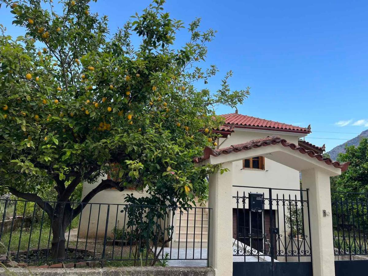Lemon Tree House Leonídion Exterior foto